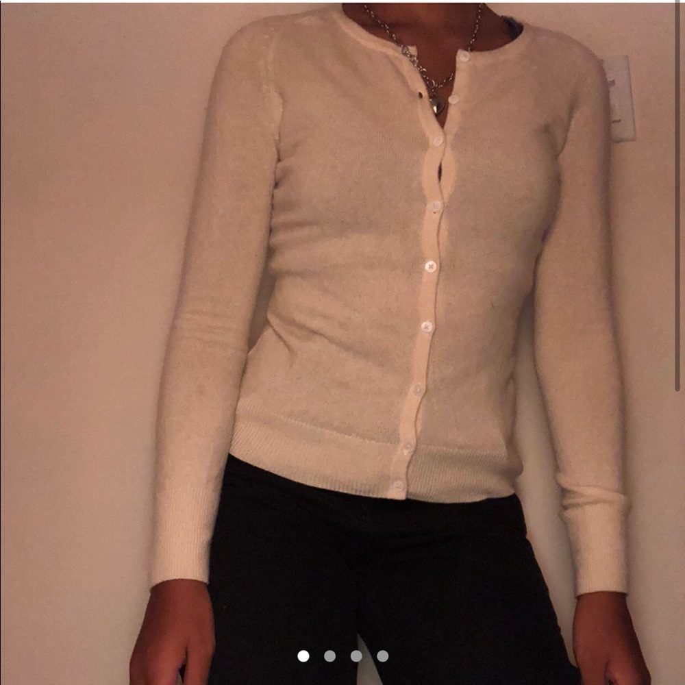 Trendy pale yellow cardigan